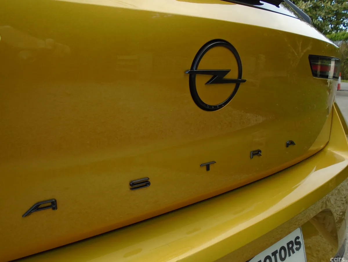 Opel Astra Hatchback, Diesel, 2022, Yellow