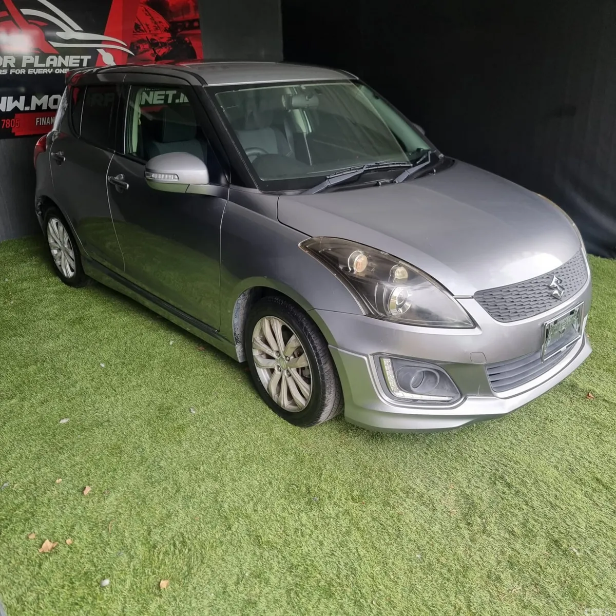 Suzuki Swift Hatchback, Petrol, 2014, Silver