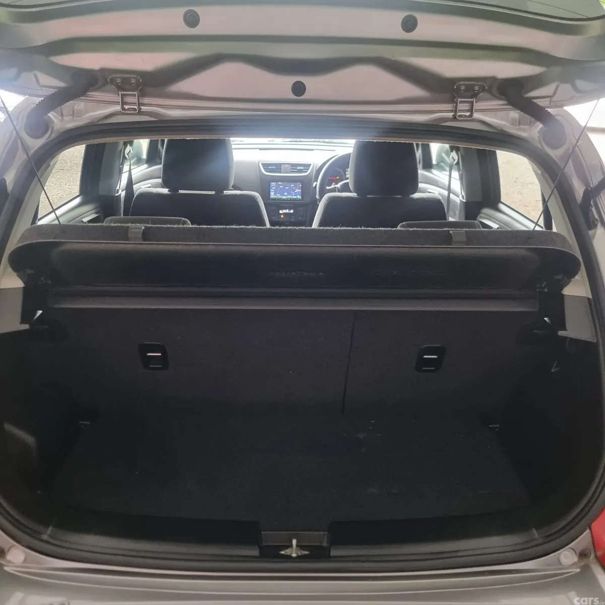 Suzuki Swift Hatchback, Petrol, 2014, Silver