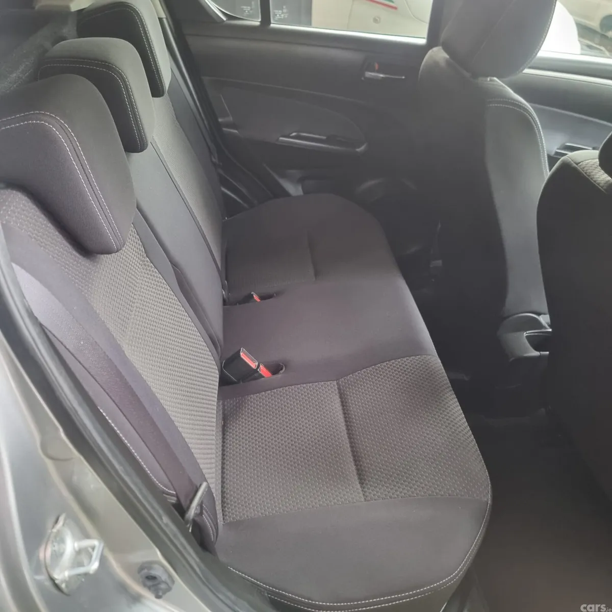 Suzuki Swift Hatchback, Petrol, 2014, Silver
