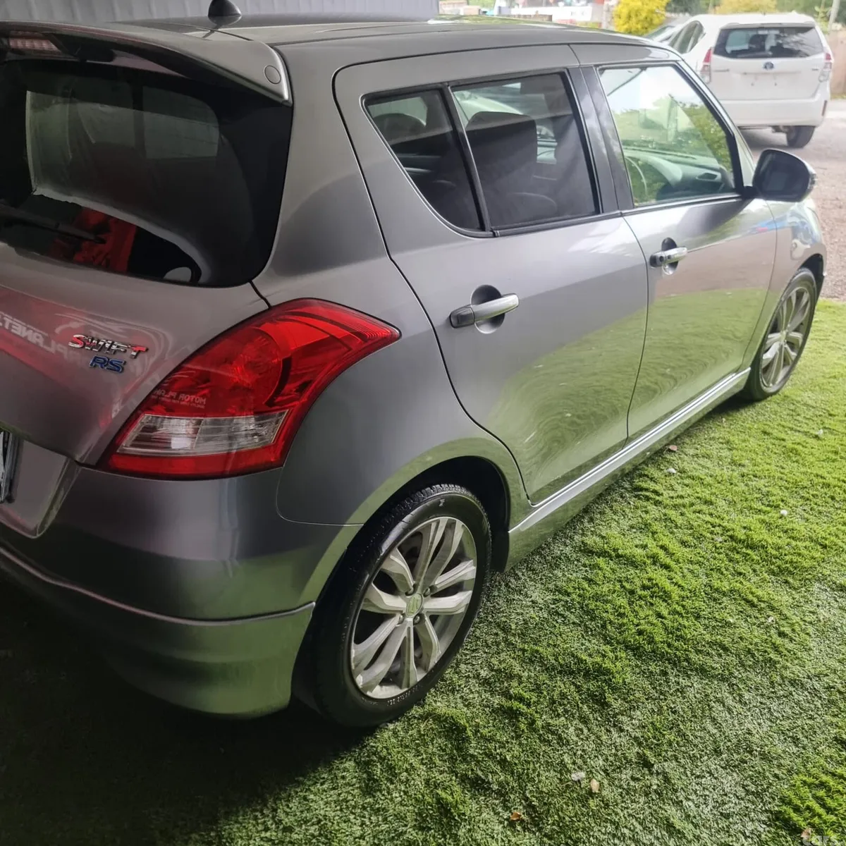 Suzuki Swift Hatchback, Petrol, 2014, Silver