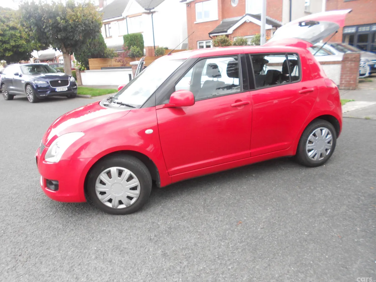 Suzuki Swift Hatchback, Petrol, 2010, Red