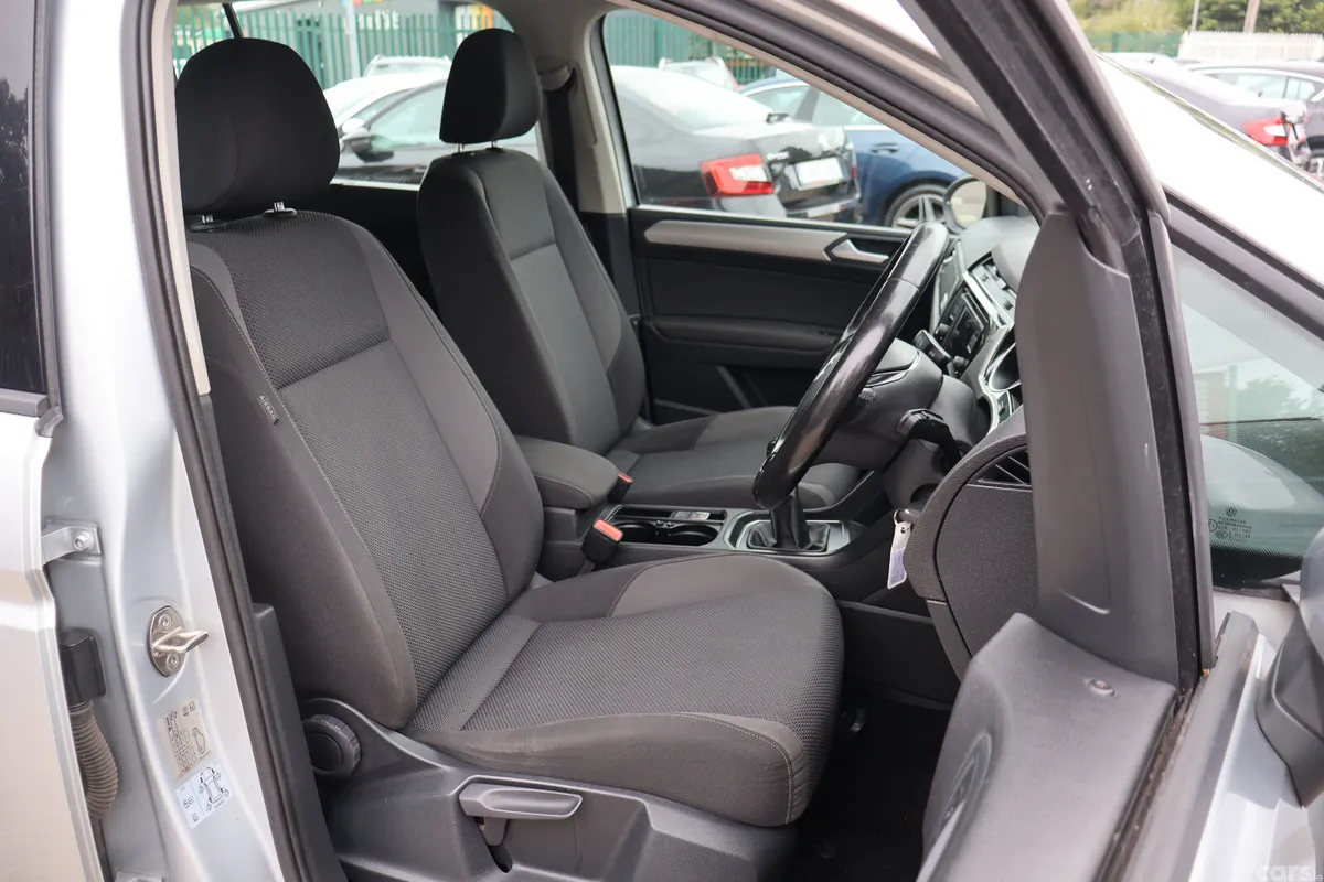 Volkswagen Touran MPV, Diesel, 2018, Grey