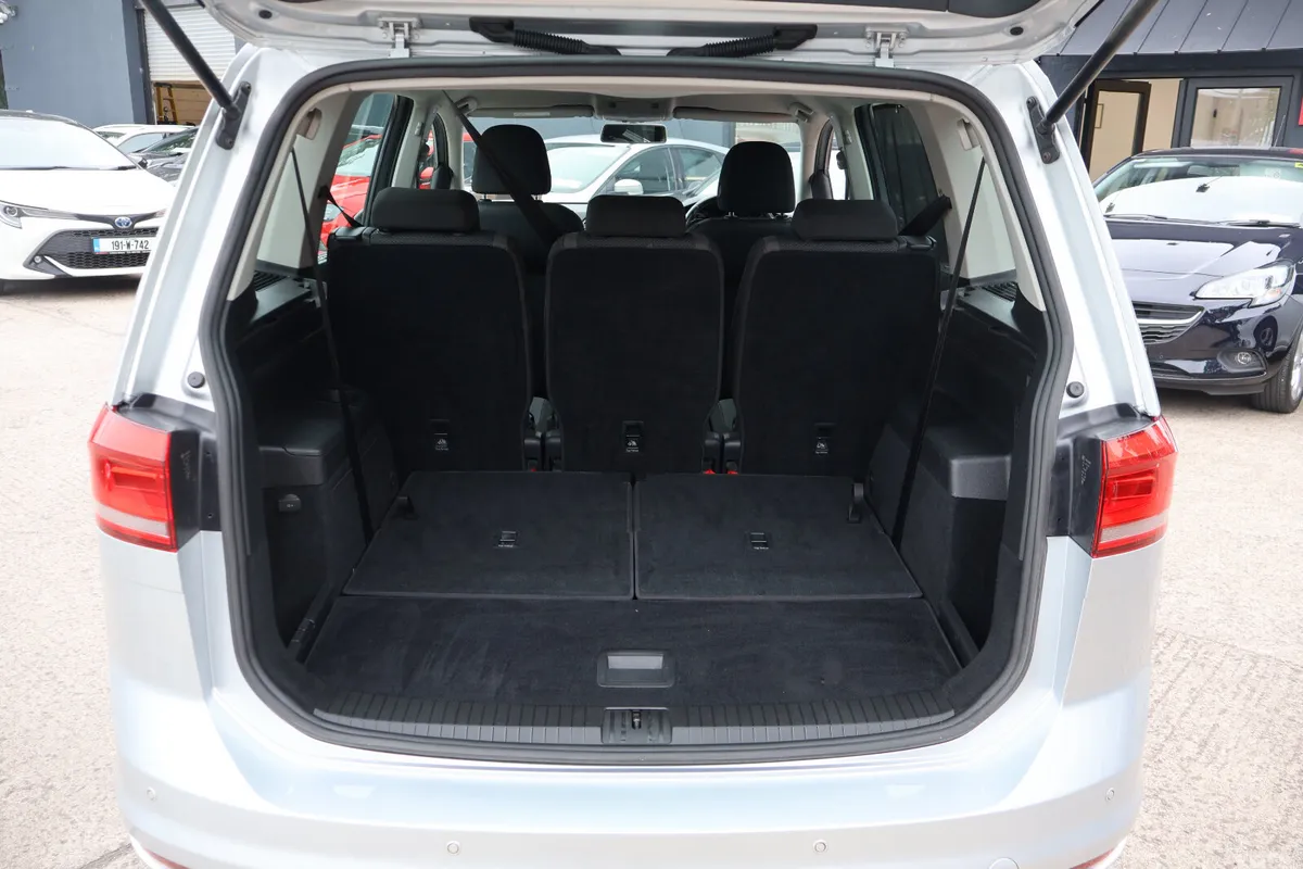 Volkswagen Touran MPV, Diesel, 2018, Grey