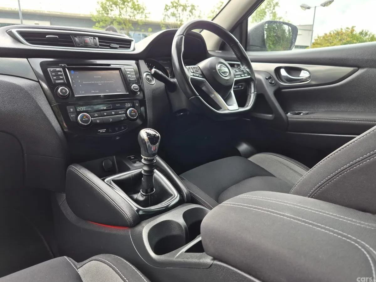 Nissan Qashqai Hatchback, Diesel, 2018, Grey