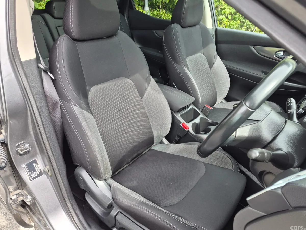 Nissan Qashqai Hatchback, Diesel, 2018, Grey