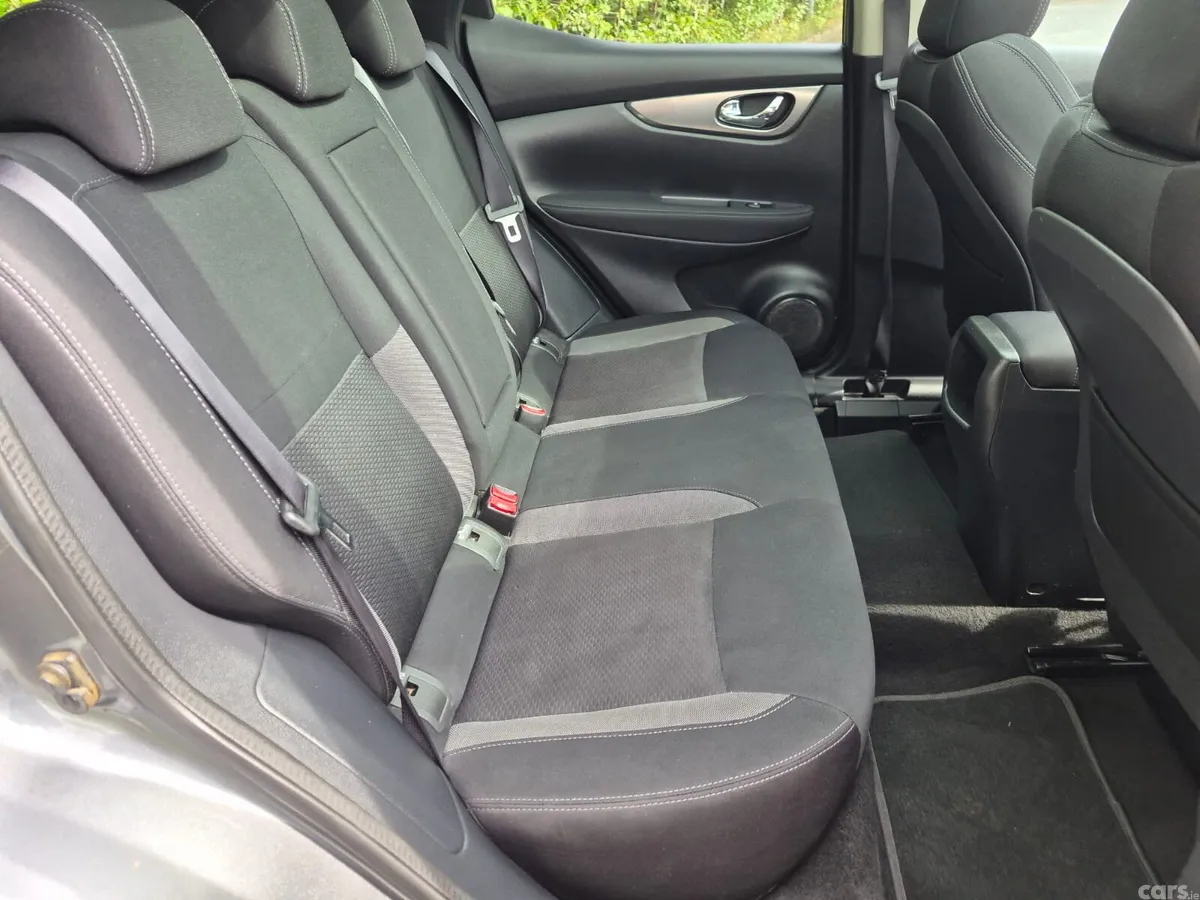 Nissan Qashqai Hatchback, Diesel, 2018, Grey