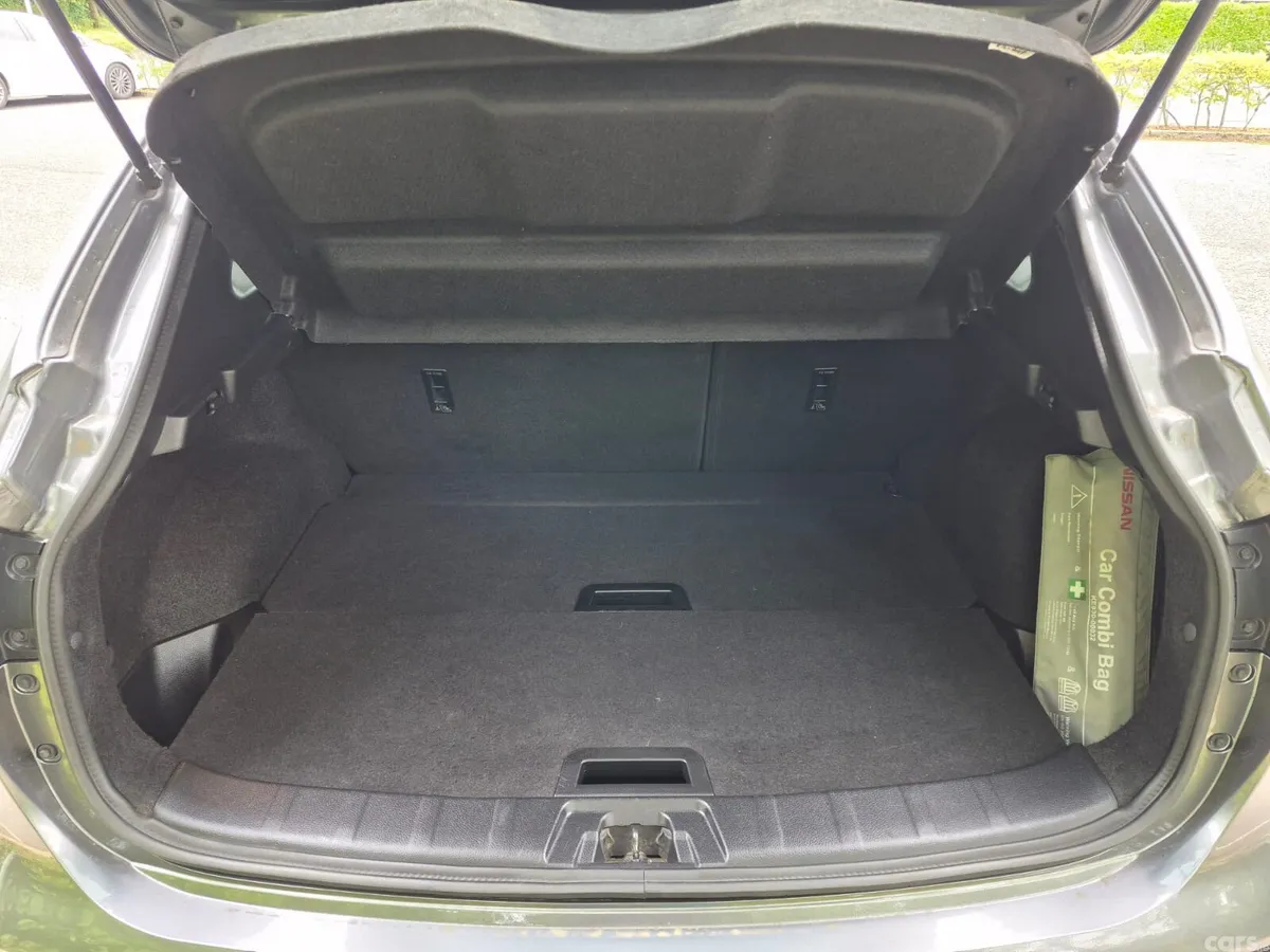 Nissan Qashqai Hatchback, Diesel, 2018, Grey