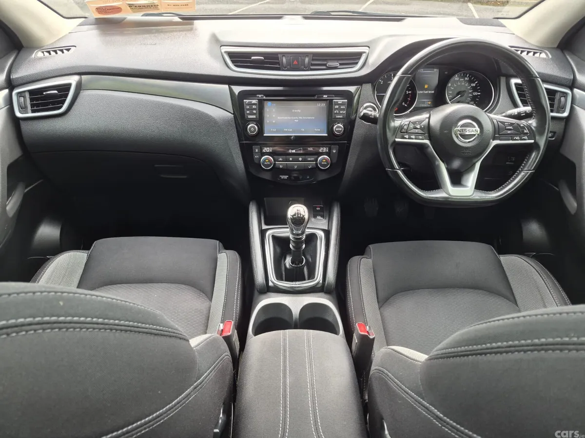Nissan Qashqai Hatchback, Diesel, 2018, Grey