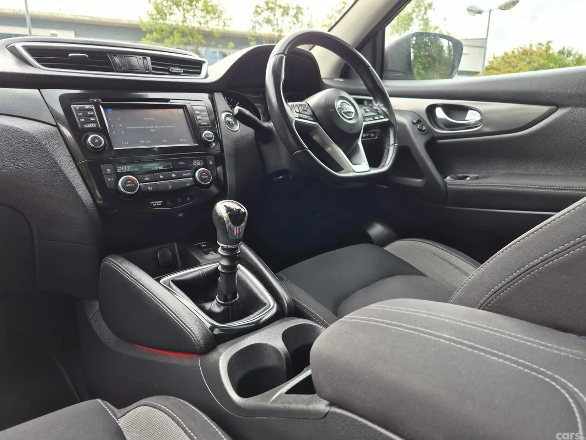 Nissan Qashqai Hatchback, Diesel, 2018, Grey