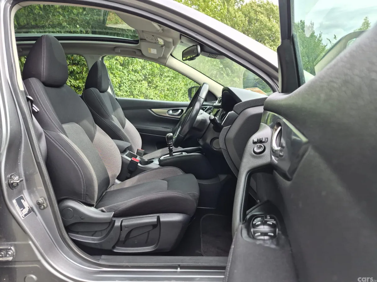 Nissan Qashqai Hatchback, Diesel, 2018, Grey