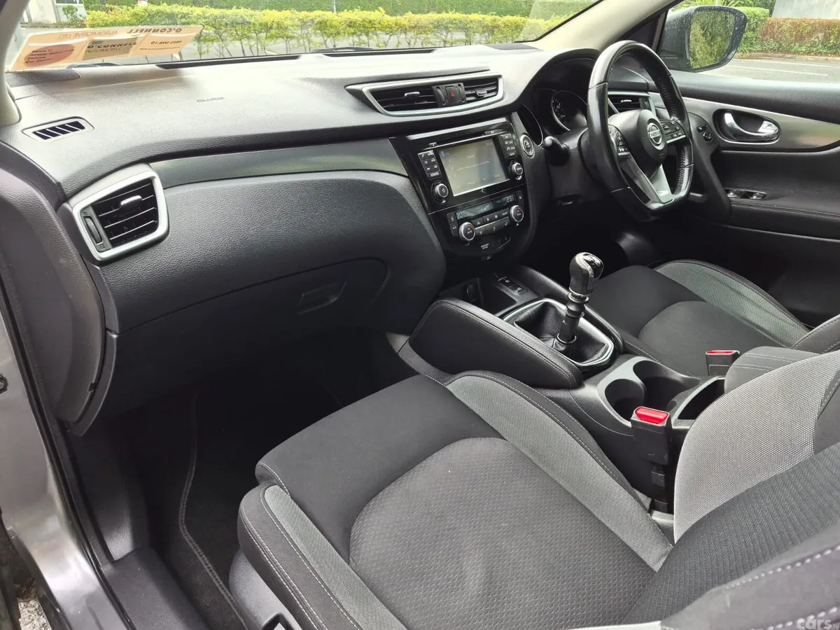 Nissan Qashqai Hatchback, Diesel, 2018, Grey