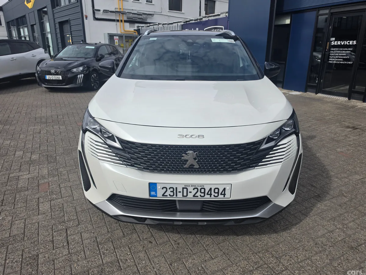Peugeot 3008 MPV, Petrol, 2023, White