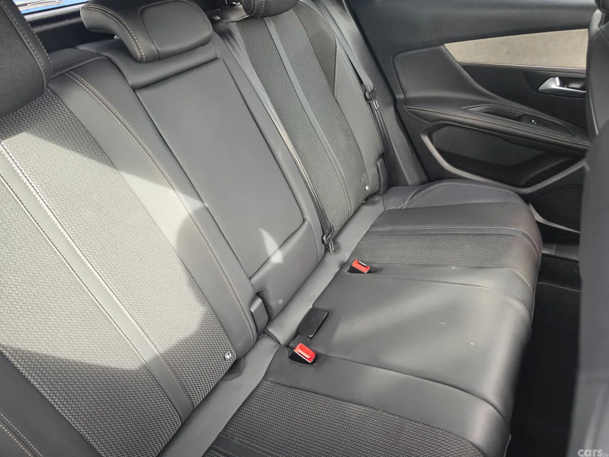Peugeot 3008 MPV, Petrol, 2023, White