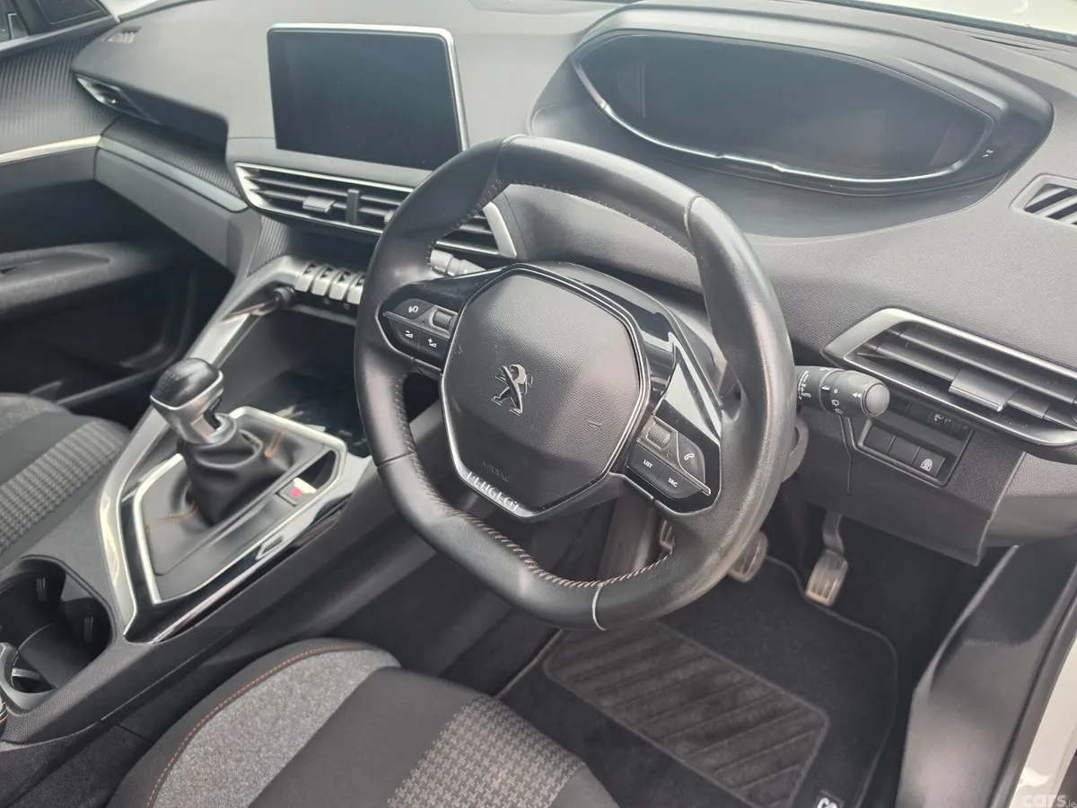 Peugeot 3008 MPV, Petrol, 2020, White