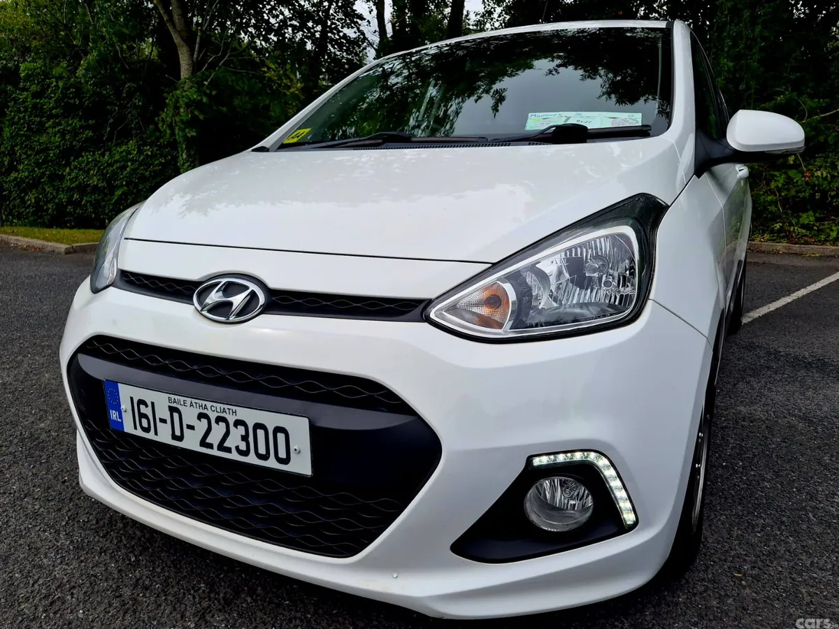 Hyundai i10 Hatchback, Petrol, 2016, White