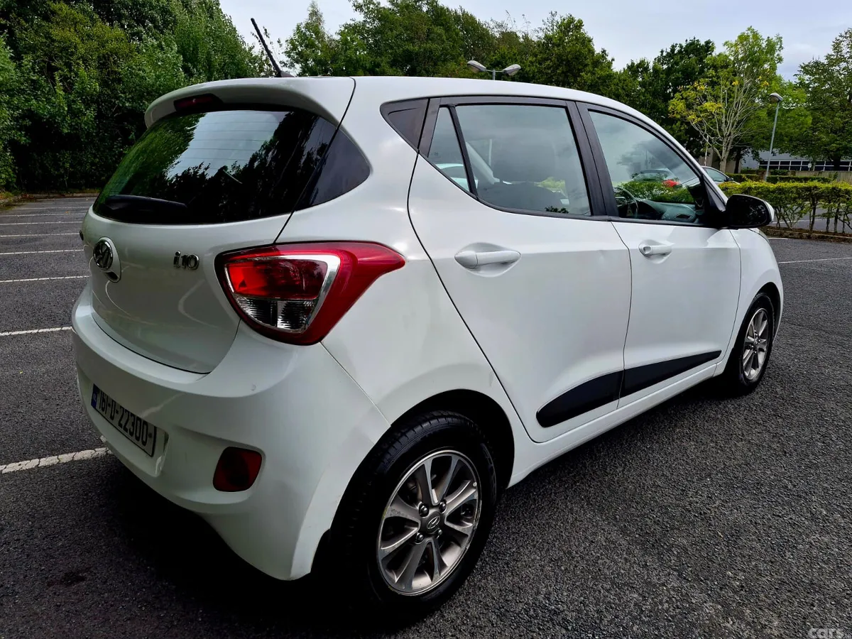 Hyundai i10 Hatchback, Petrol, 2016, White