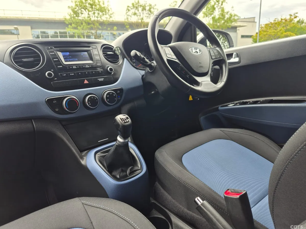 Hyundai i10 Hatchback, Petrol, 2016, White
