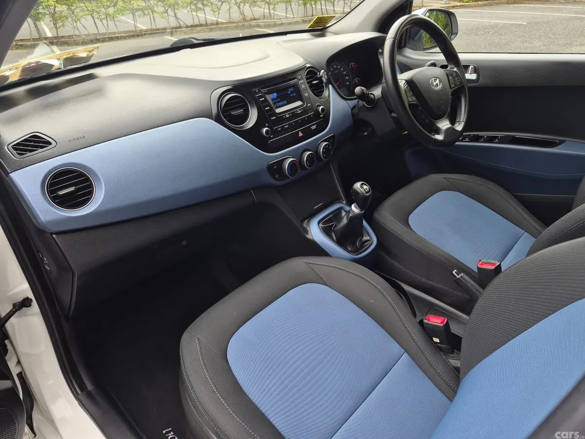 Hyundai i10 Hatchback, Petrol, 2016, White
