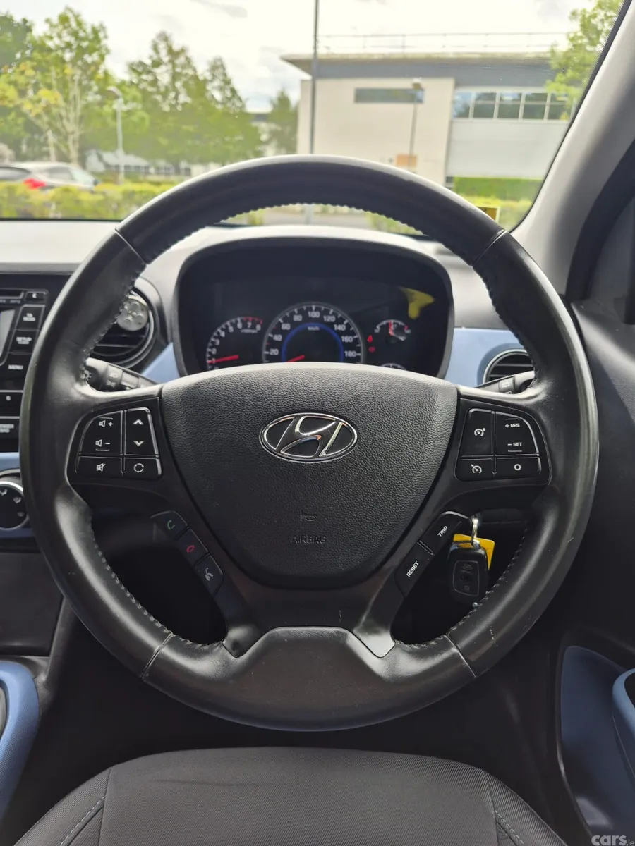 Hyundai i10 Hatchback, Petrol, 2016, White