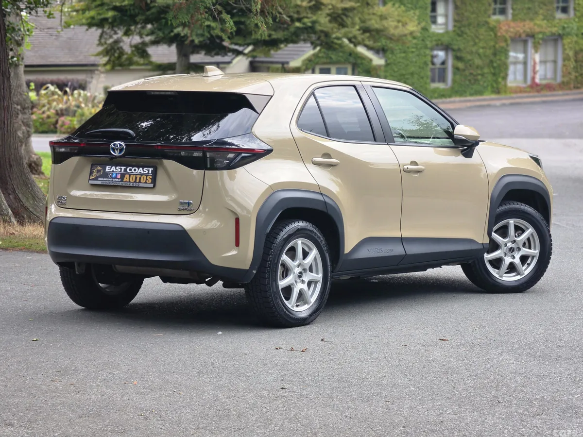 Toyota Yaris Cross Estate, Petrol Hybrid, 2022, Beige