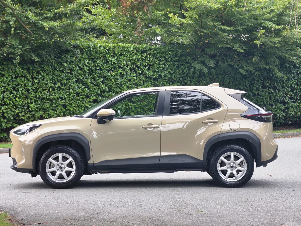 Toyota Yaris Cross Estate, Petrol Hybrid, 2022, Beige