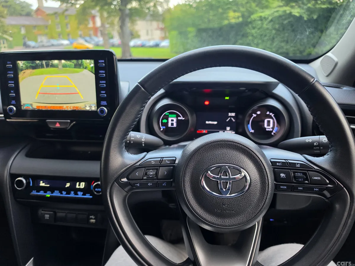 Toyota Yaris Cross Estate, Petrol Hybrid, 2022, Beige