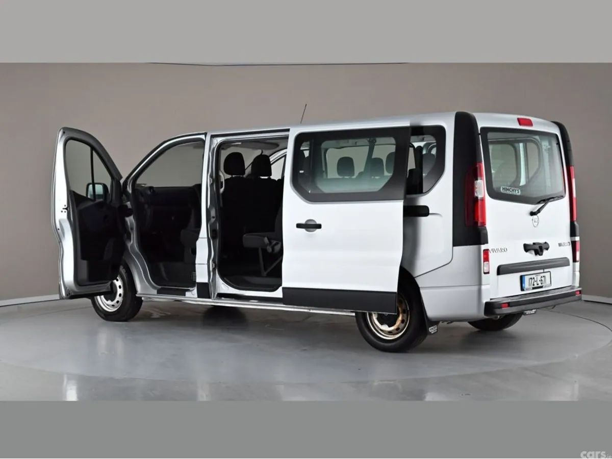 Opel Vivaro Minibus, Diesel, 2017, Silver