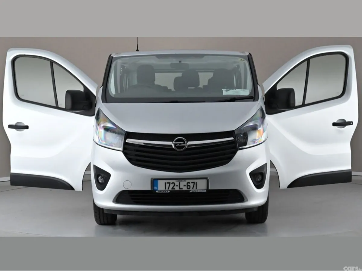 Opel Vivaro Minibus, Diesel, 2017, Silver