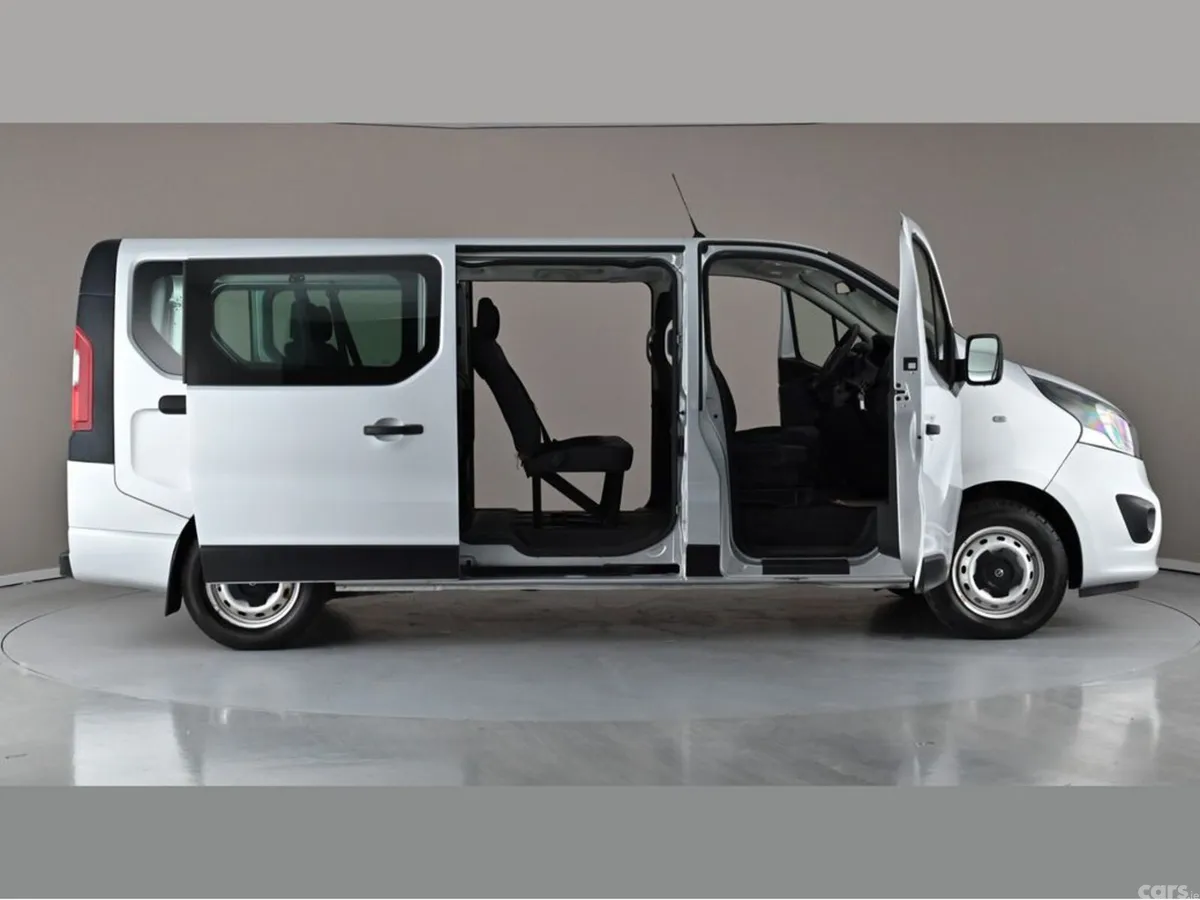 Opel Vivaro Minibus, Diesel, 2017, Silver