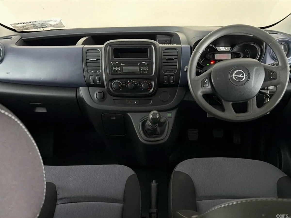 Opel Vivaro Minibus, Diesel, 2017, Silver