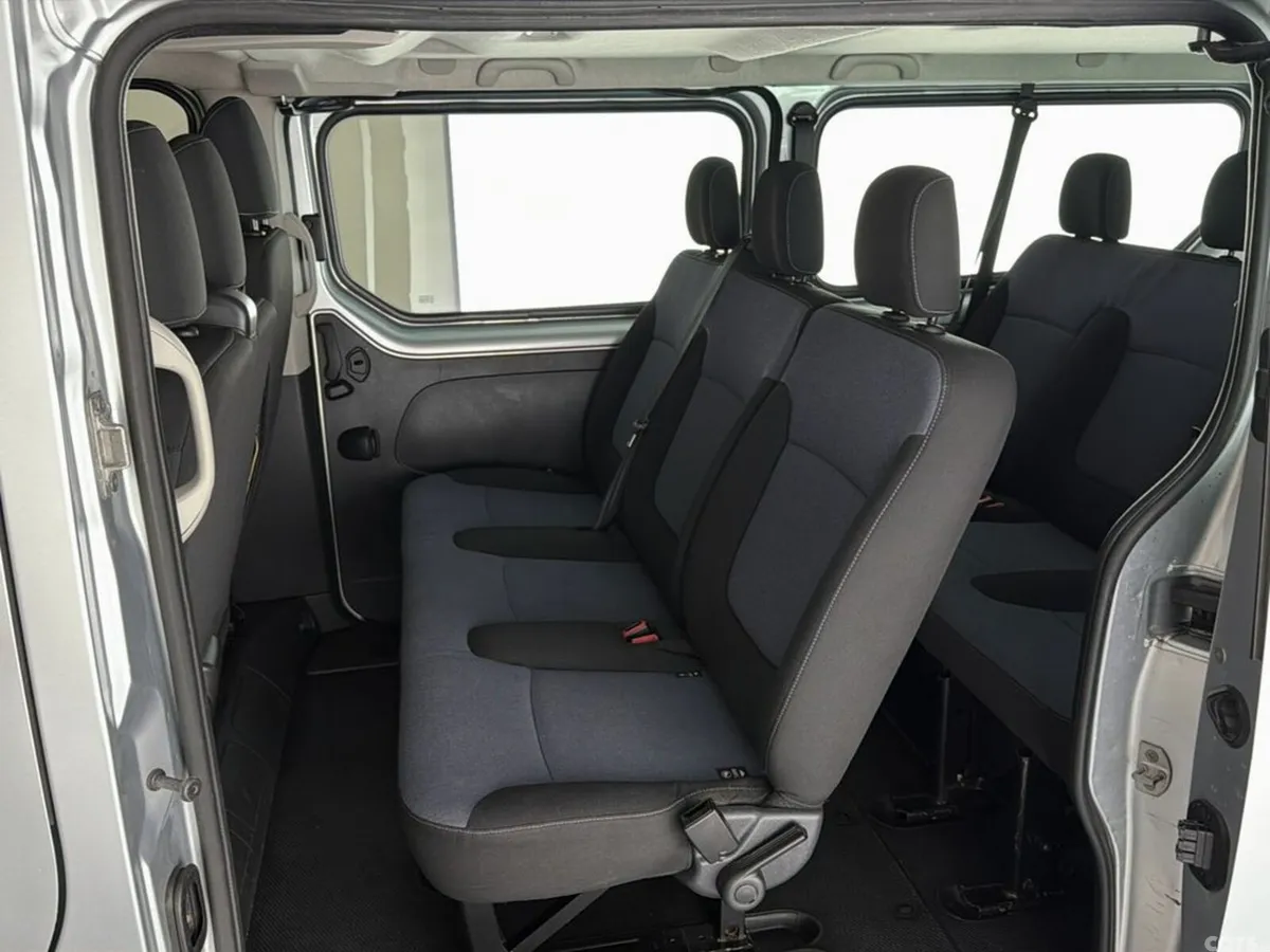 Opel Vivaro Minibus, Diesel, 2017, Silver