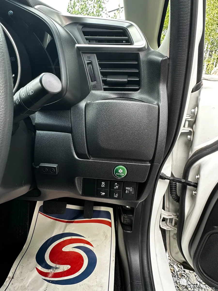 Honda Fit Hatchback, Petrol Hybrid, 2018, White