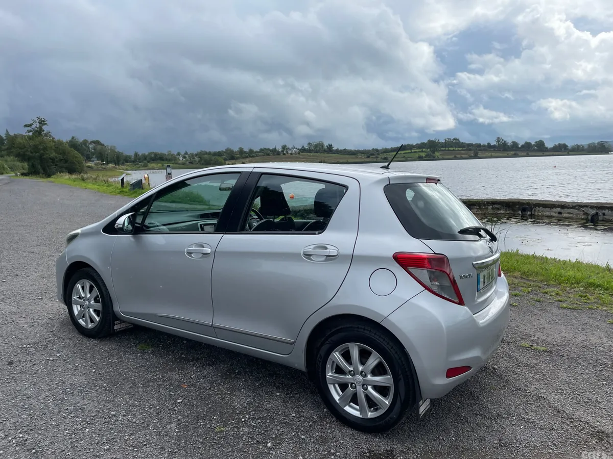 Toyota Yaris Hatchback, Petrol, 2014, Silver