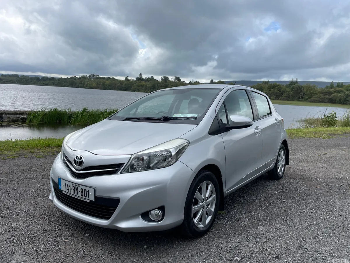 Toyota Yaris Hatchback, Petrol, 2014, Silver