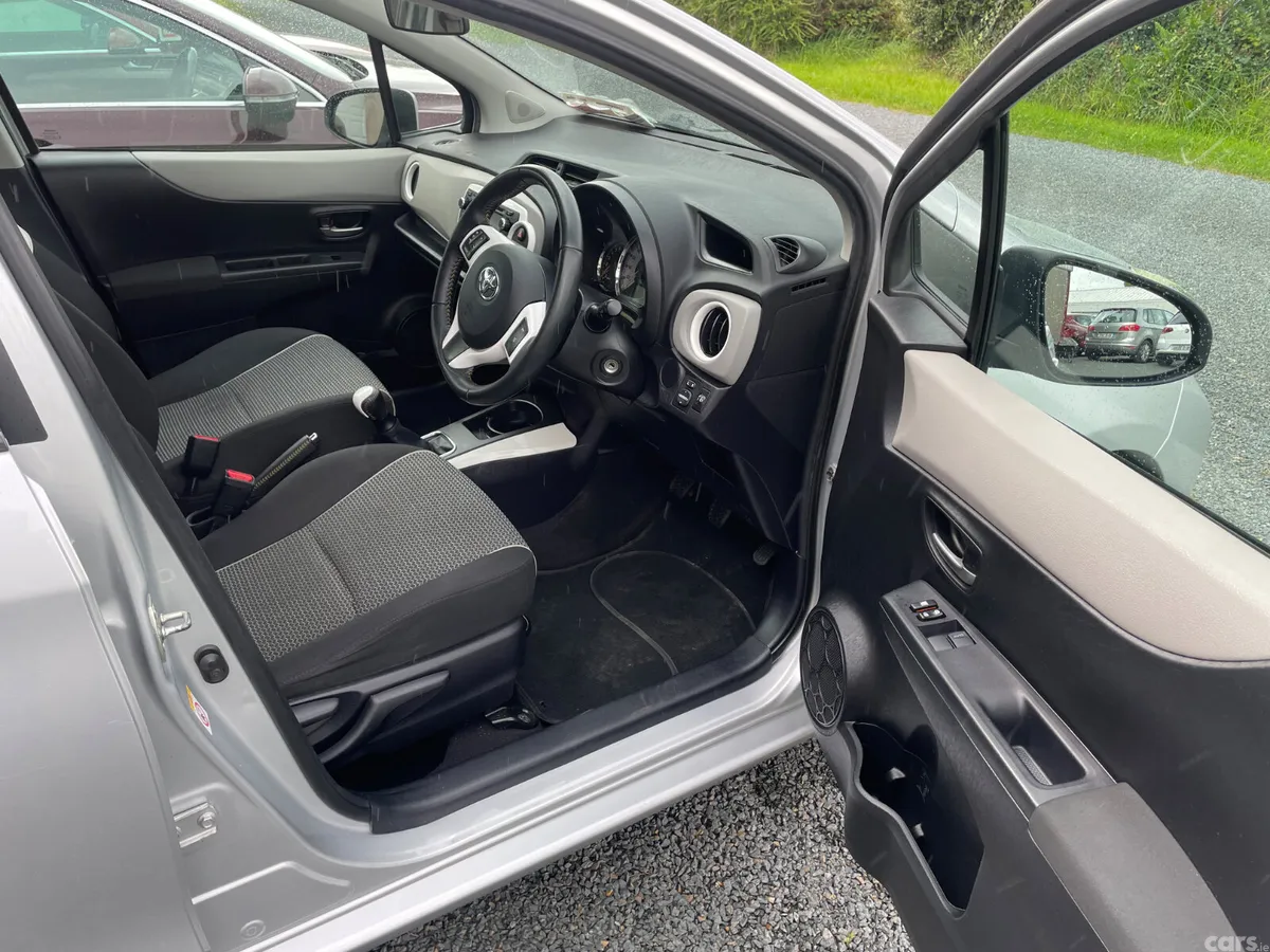 Toyota Yaris Hatchback, Petrol, 2014, Silver