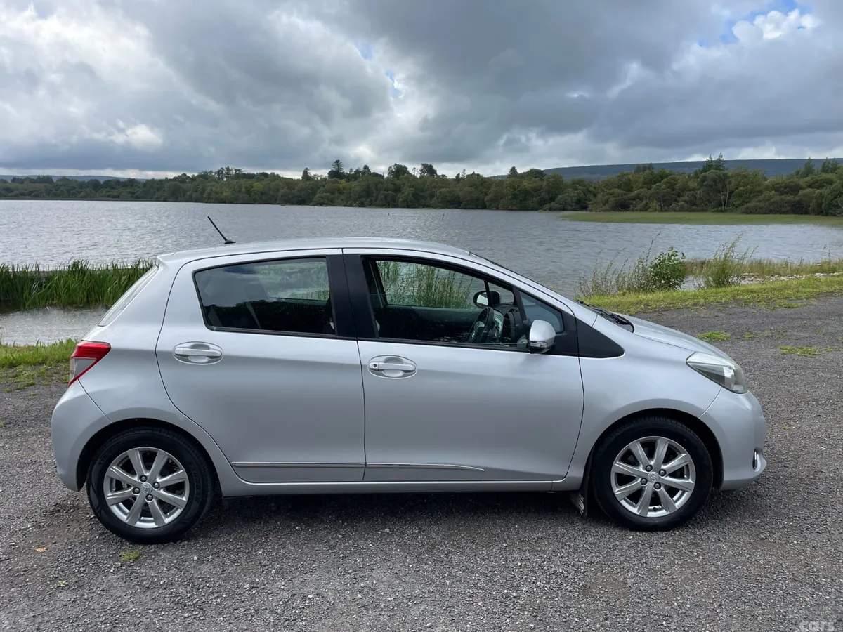 Toyota Yaris Hatchback, Petrol, 2014, Silver