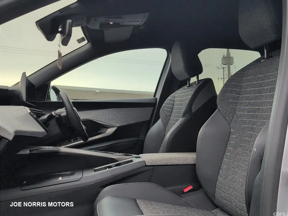 Peugeot 3008 MPV, Petrol, 2025, Grey