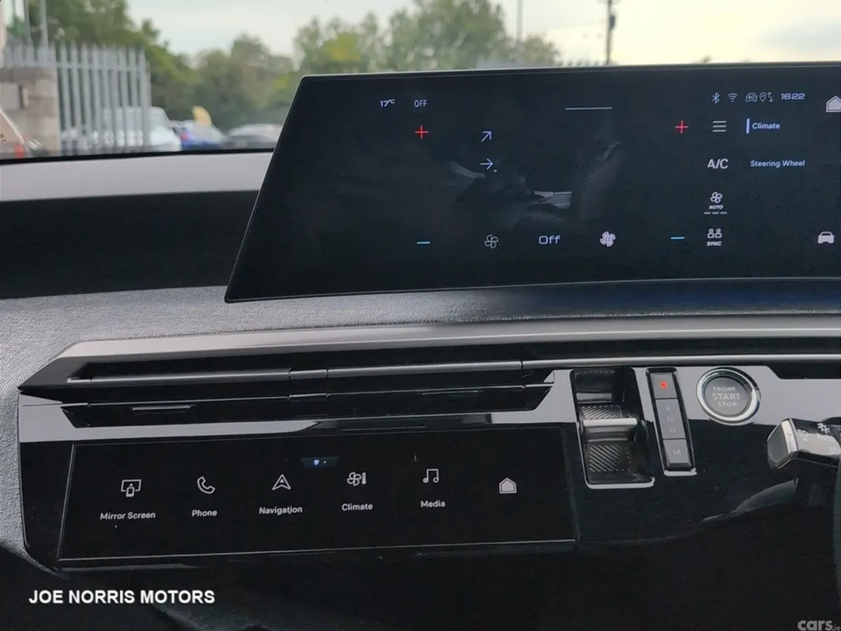 Peugeot 3008 MPV, Petrol, 2025, Grey