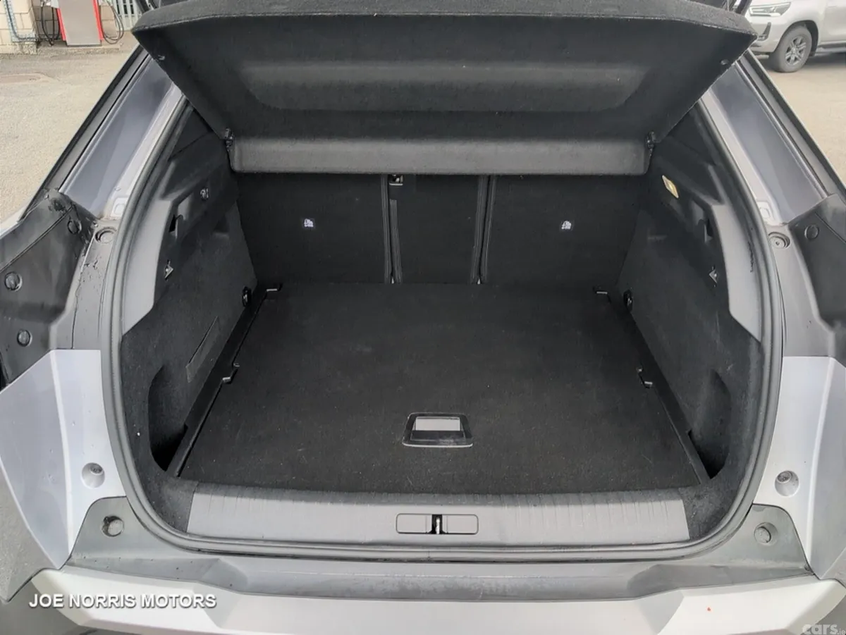 Peugeot 3008 MPV, Petrol, 2025, Grey
