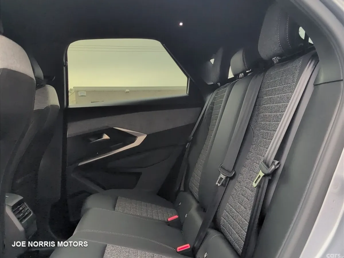 Peugeot 3008 MPV, Petrol, 2025, Grey