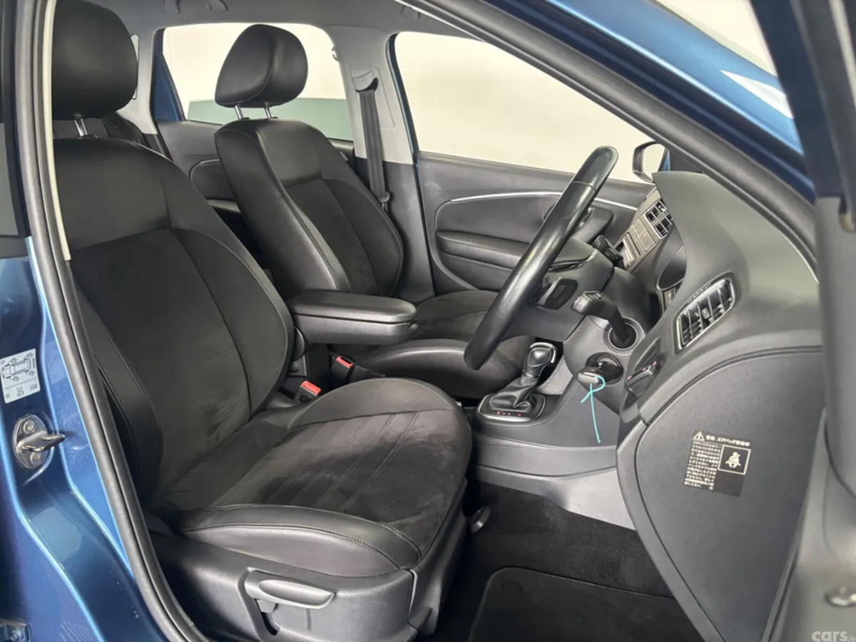 Volkswagen Polo Hatchback, Petrol, 2016, Blue