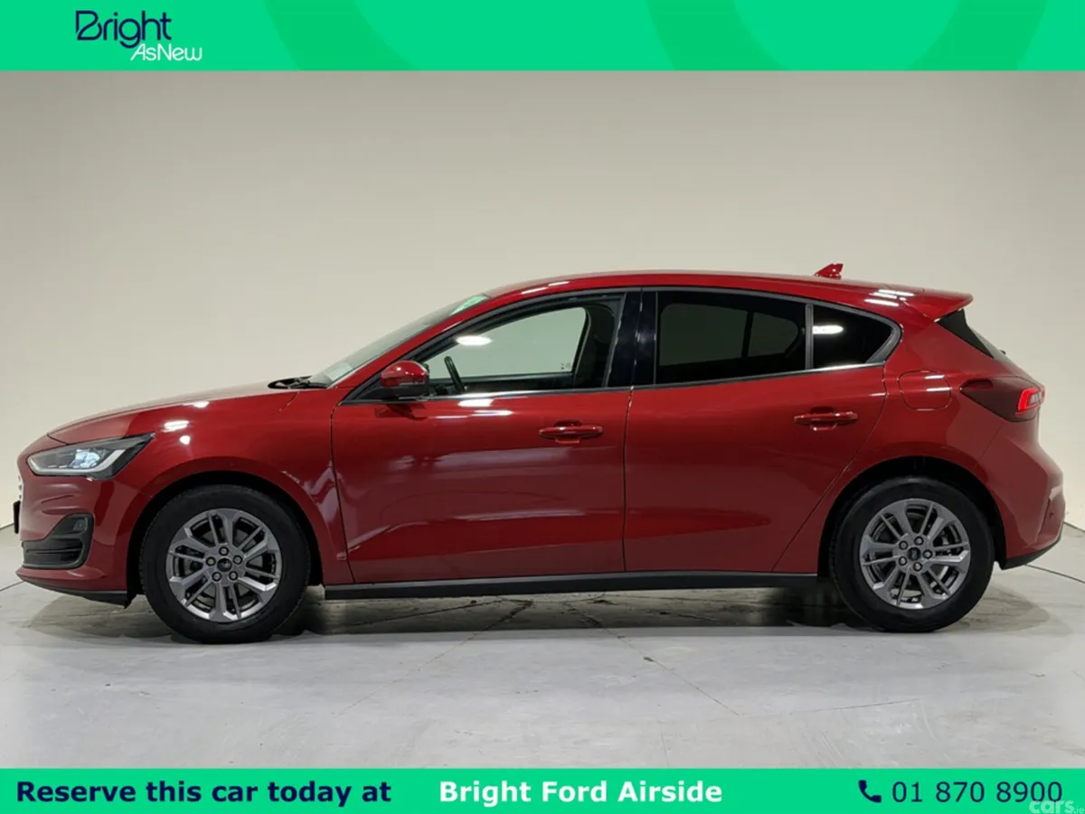 Ford Focus Hatchback, Petrol, 2022, Red