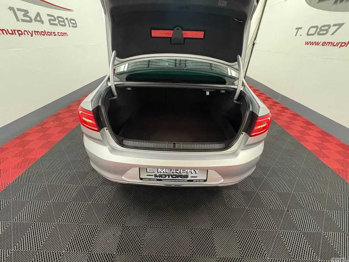 Volkswagen Passat Saloon, Diesel, 2016, Silver