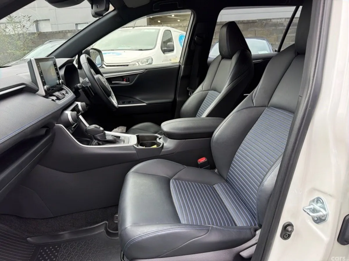 Toyota RAV4 SUV, Petrol Hybrid, 2022, White