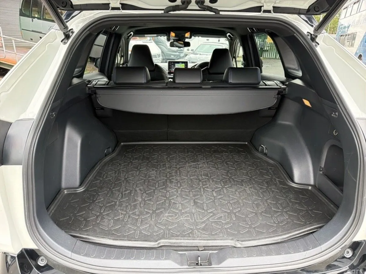 Toyota RAV4 SUV, Petrol Hybrid, 2022, White