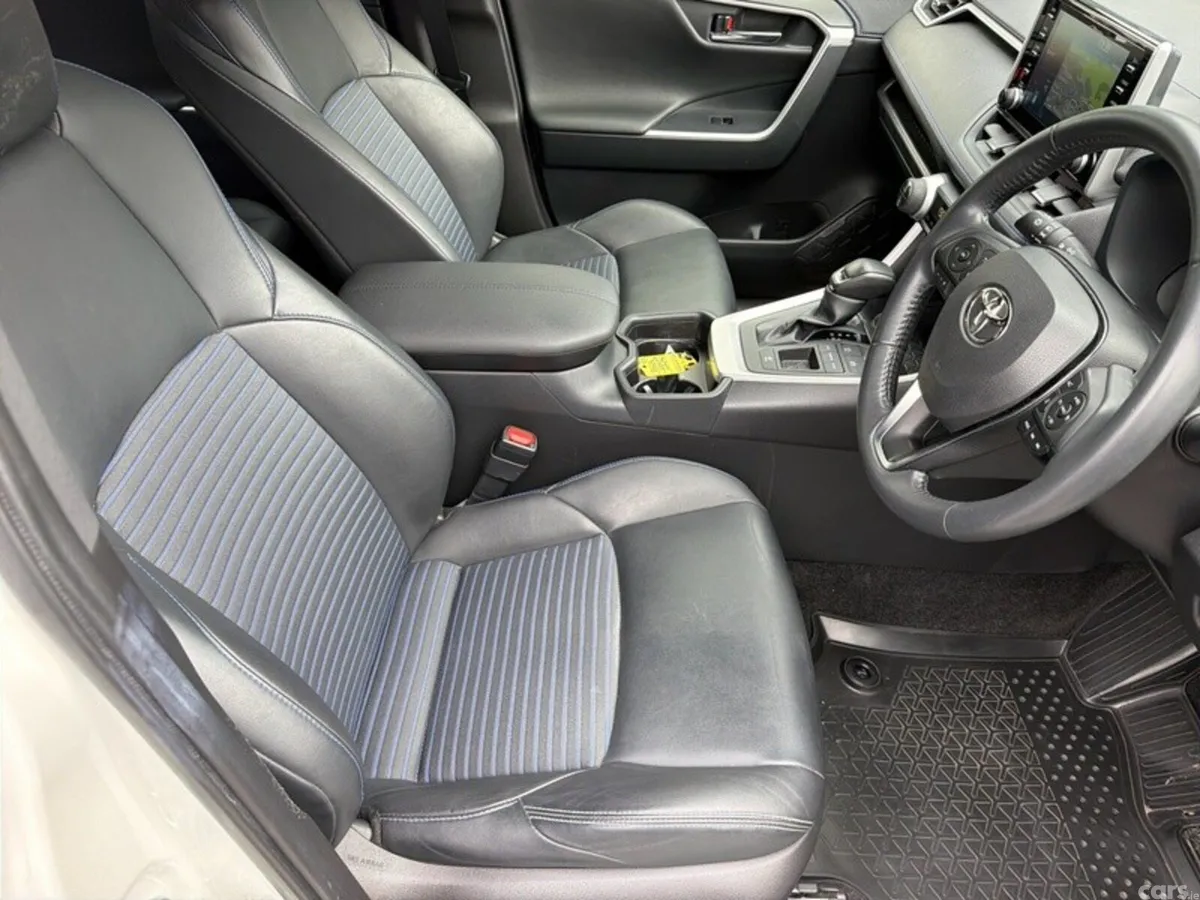 Toyota RAV4 SUV, Petrol Hybrid, 2022, White