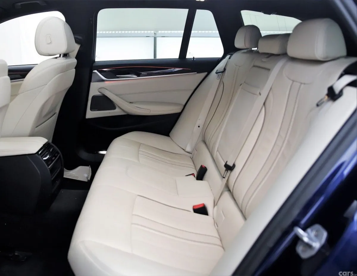 BMW 5-Series Estate, Diesel, 2019, Blue