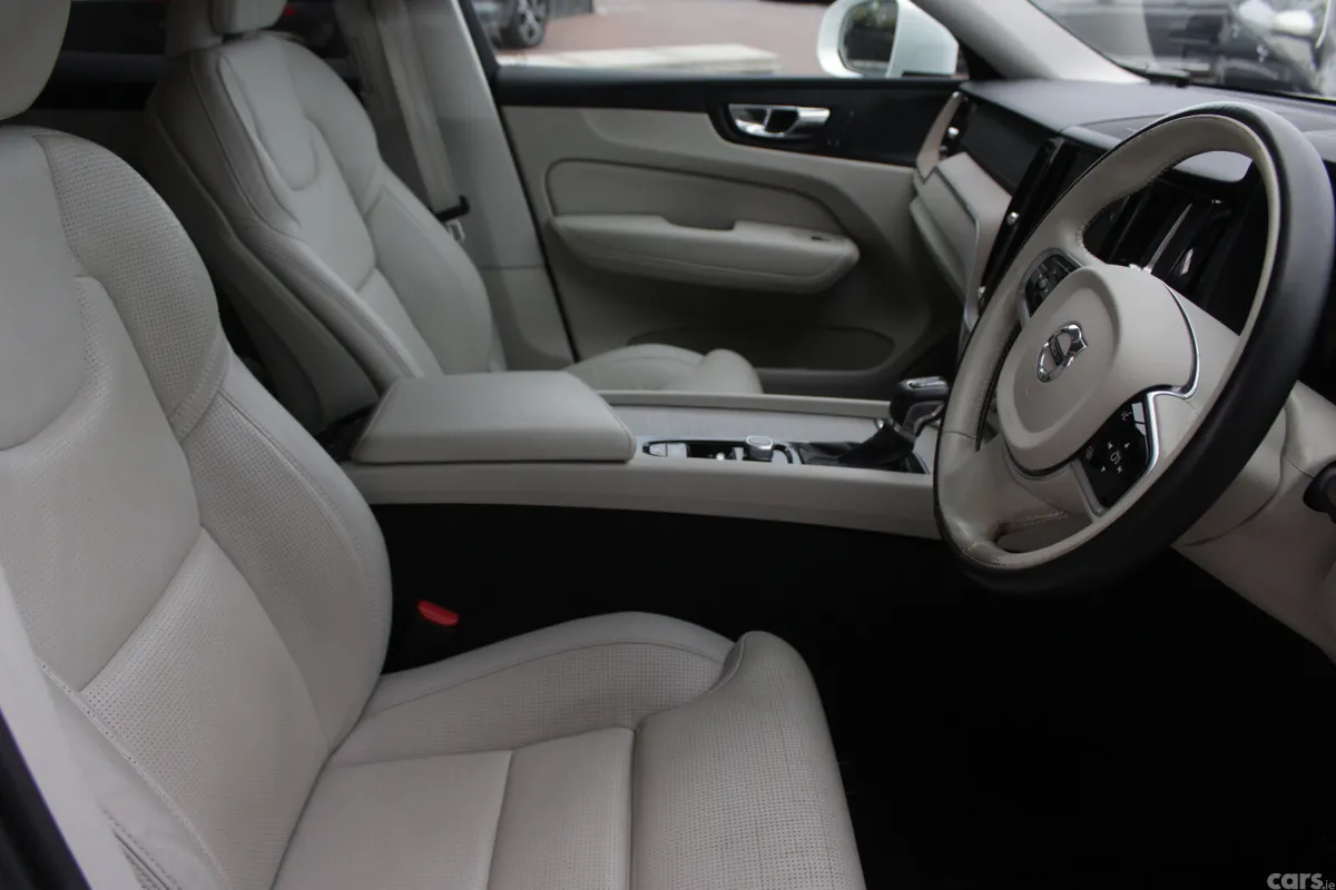 Volvo XC60 MPV, Diesel, 2020, White