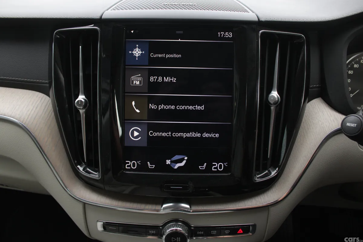 Volvo XC60 MPV, Diesel, 2020, White